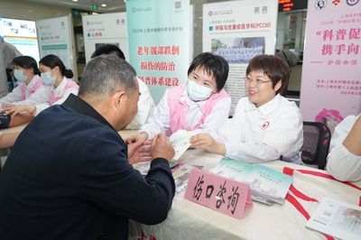 護理健康咨詢、愛心義賣&hellip;護士們這樣過節